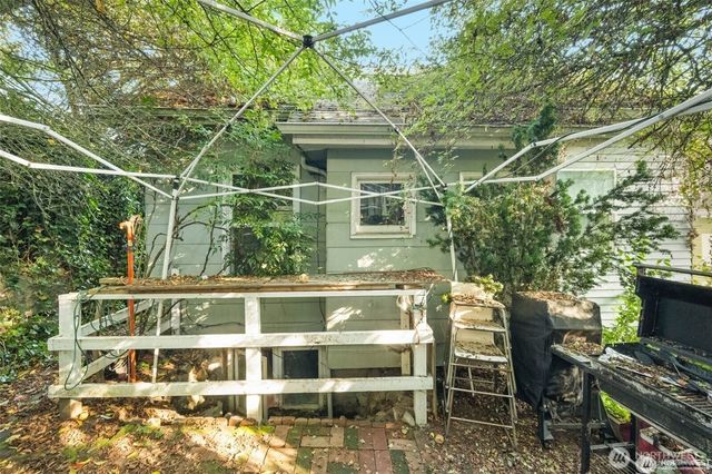 341 NE 51st Street, Seattle, WA 98105