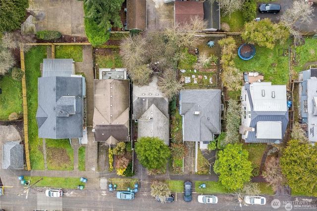 341 NE 51st Street, Seattle, WA 98105