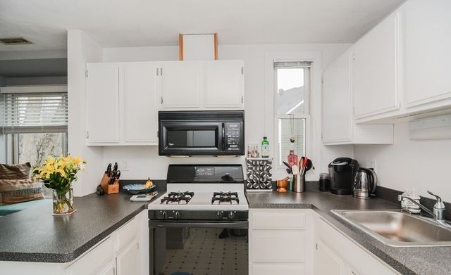 21 Concord Green 8, Concord, MA 01742