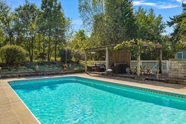 19196 Cleveland Avenue, Galien, MI 49113
