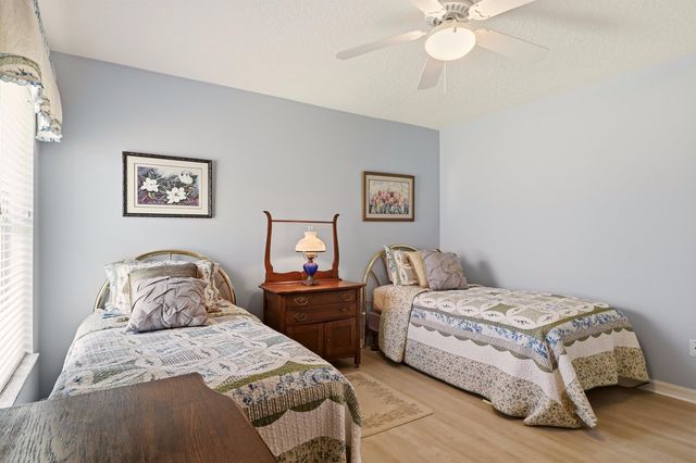 13 College Ct, Palm Coast, FL 32137