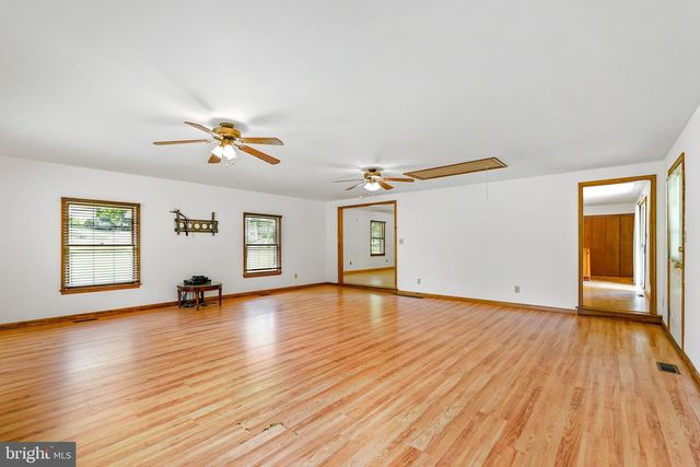 5 PINE LN, North East, MD 21901