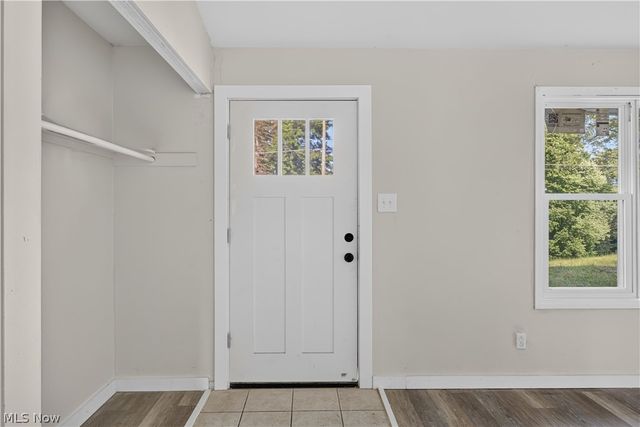 2476 Amberly Drive, Youngstown, OH 44511