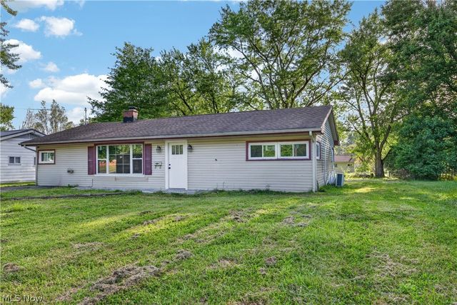 2476 Amberly Drive, Youngstown, OH 44511