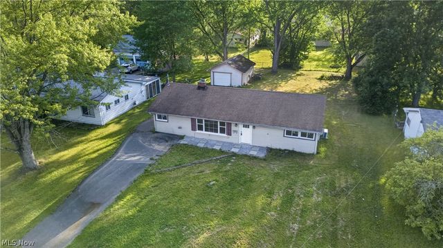 2476 Amberly Drive, Youngstown, OH 44511