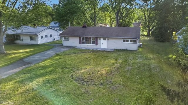 2476 Amberly Drive, Youngstown, OH 44511