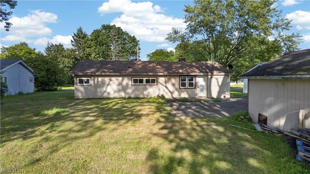 2476 Amberly Drive, Youngstown, OH 44511
