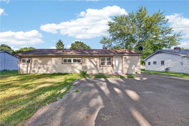 2476 Amberly Drive, Youngstown, OH 44511