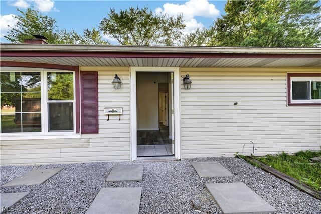 2476 Amberly Drive, Youngstown, OH 44511