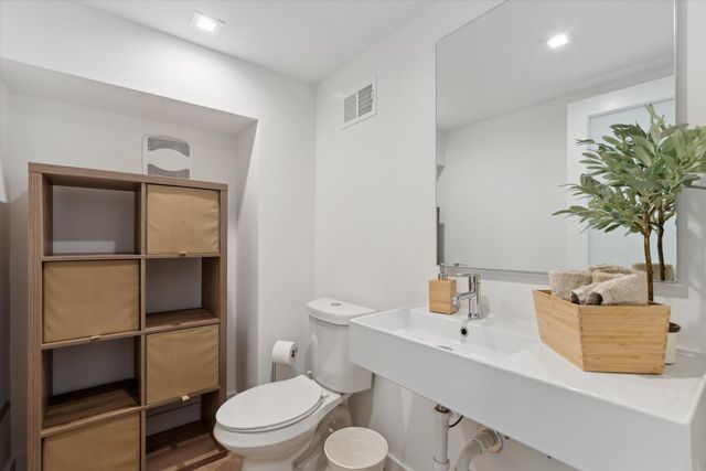 533 E Harrison 3, Royal Oak City, MI 48067