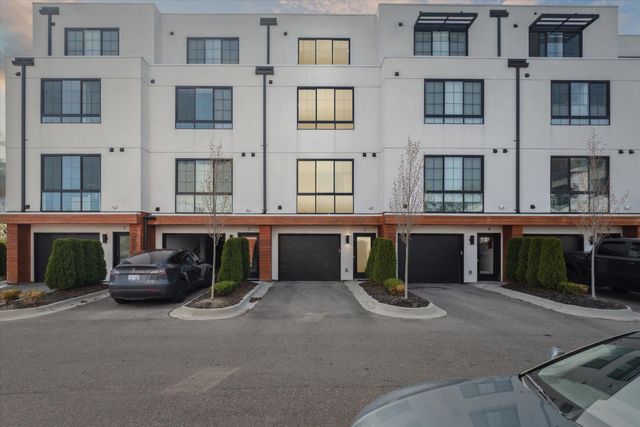 533 E Harrison 3, Royal Oak City, MI 48067