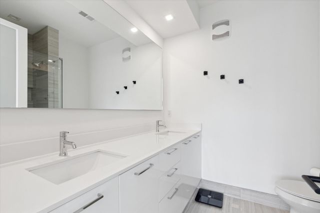 533 E Harrison 3, Royal Oak City, MI 48067