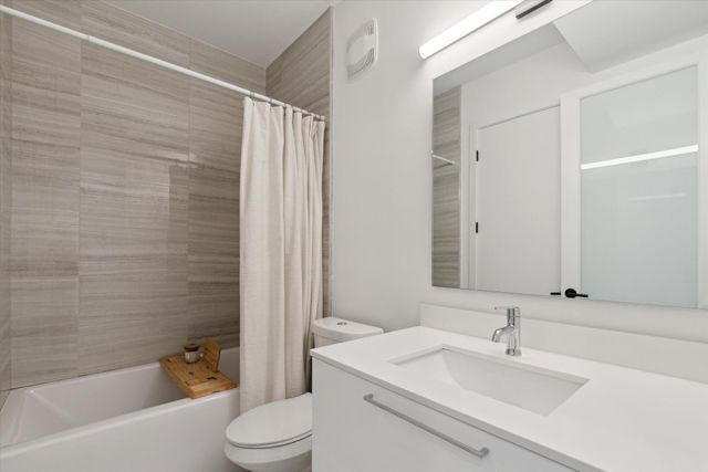 533 E Harrison 3, Royal Oak City, MI 48067