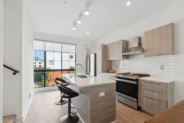 533 E Harrison 3, Royal Oak City, MI 48067