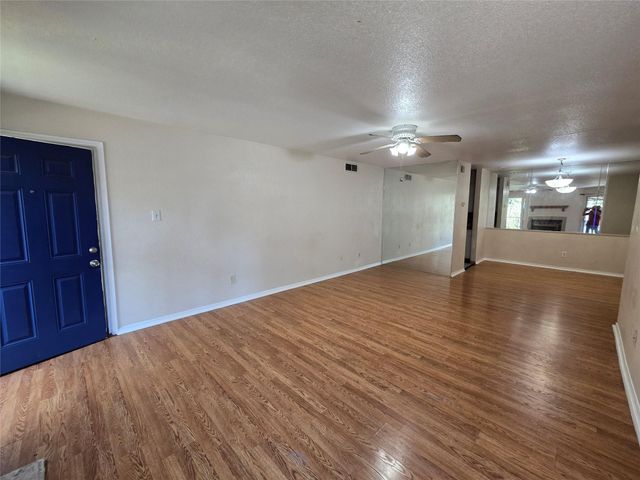 9797 Leawood Blvd 104, Houston, TX 77099
