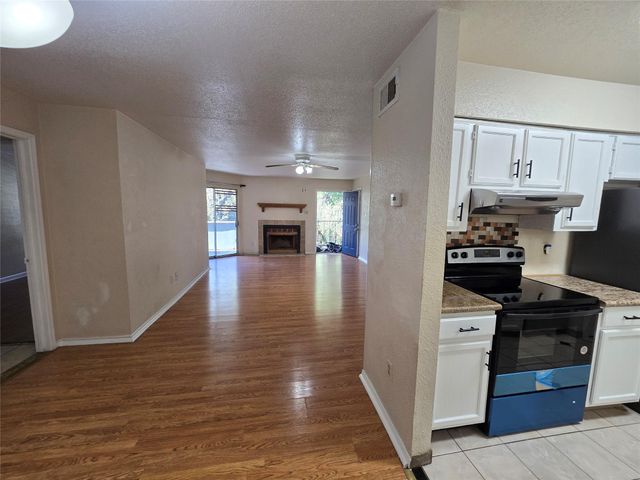 9797 Leawood Blvd 104, Houston, TX 77099