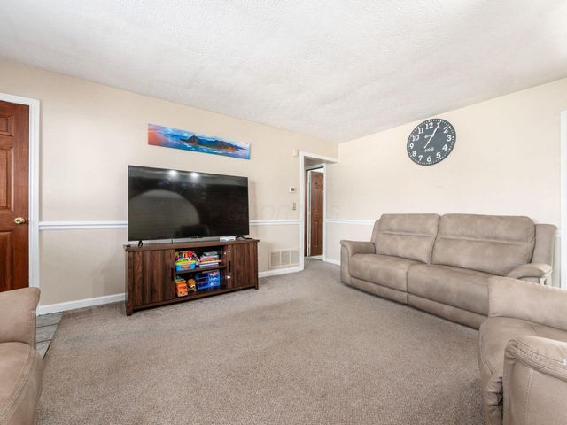 8715 Fairbrook Avenue, Galloway, OH 43119