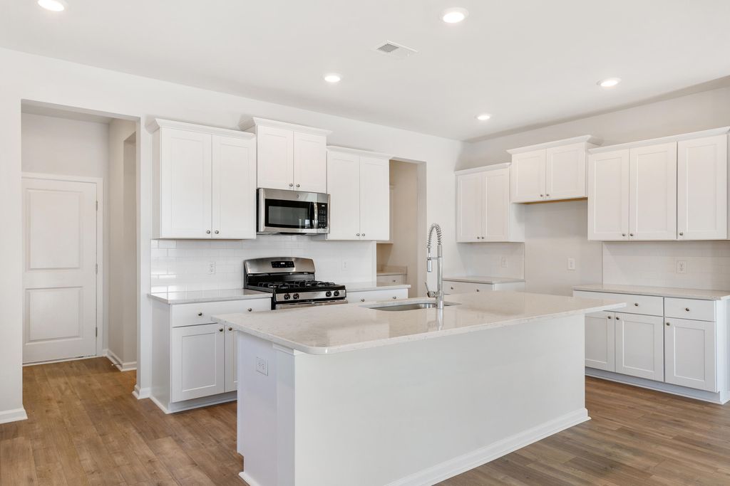 Image 5 of property listing at 1012 Red Turnstone Run, Summerville, SC 29485