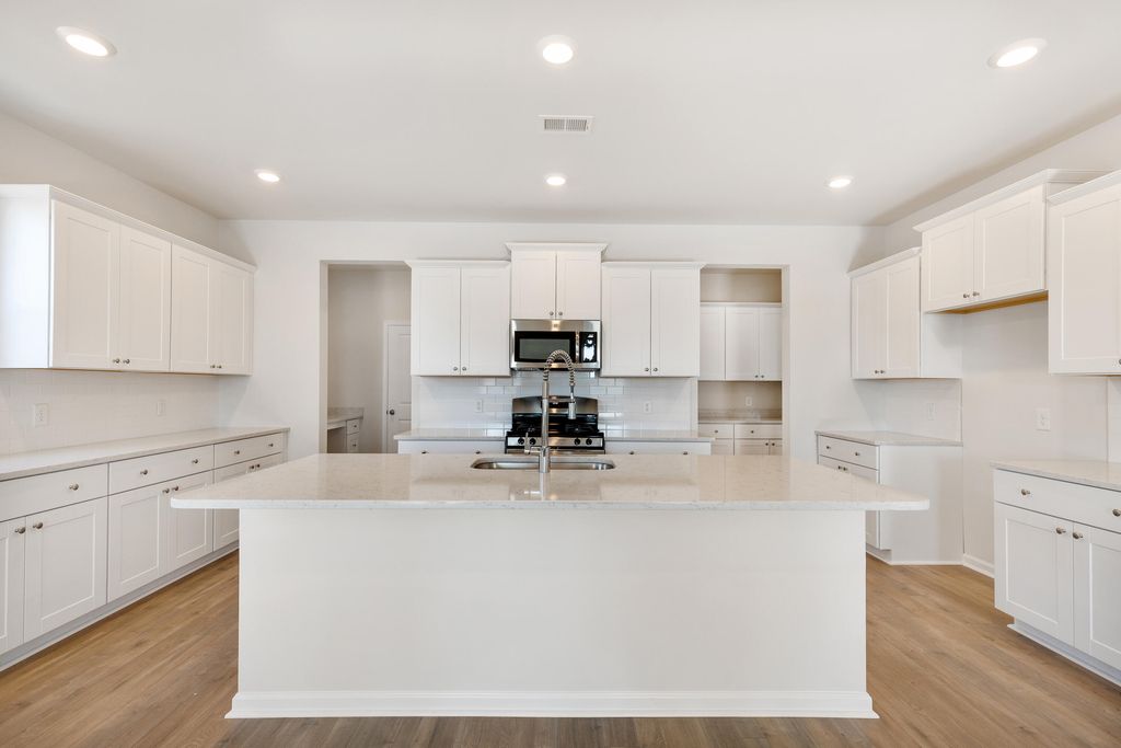 Image 6 of property listing at 1012 Red Turnstone Run, Summerville, SC 29485