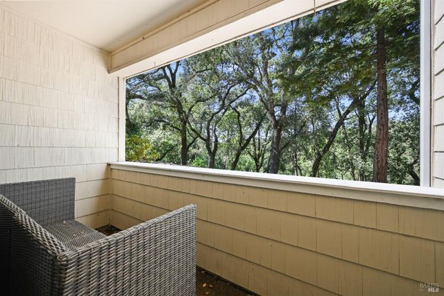 2111 Stonefield Ln, Santa Rosa, CA 95403