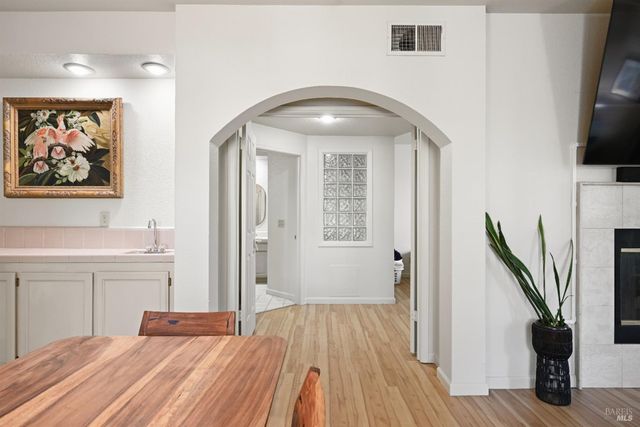 2111 Stonefield Ln, Santa Rosa, CA 95403