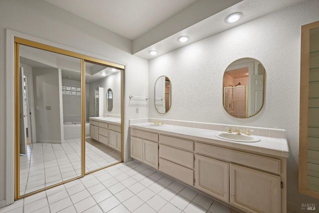 2111 Stonefield Ln, Santa Rosa, CA 95403