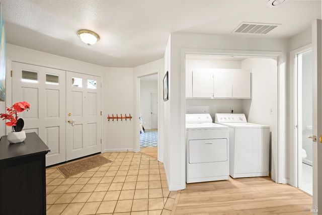 2111 Stonefield Ln, Santa Rosa, CA 95403