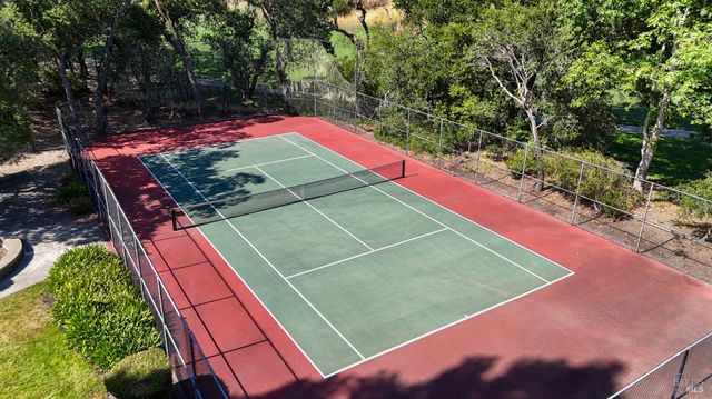 2111 Stonefield Ln, Santa Rosa, CA 95403