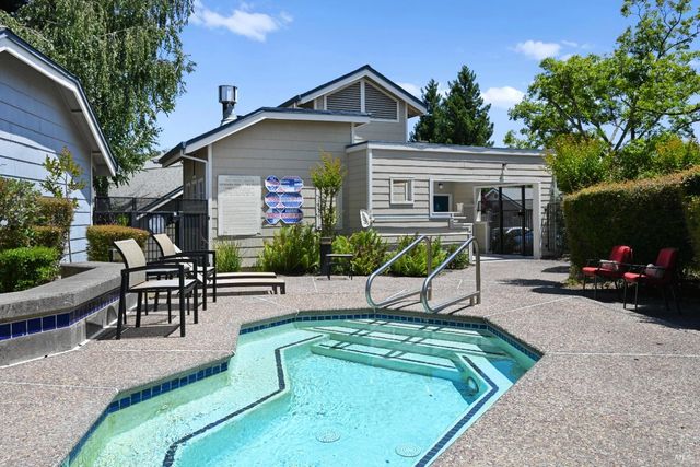 2111 Stonefield Ln, Santa Rosa, CA 95403