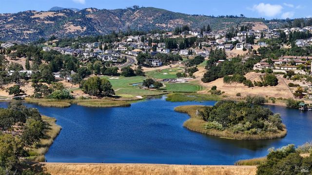 2111 Stonefield Ln, Santa Rosa, CA 95403