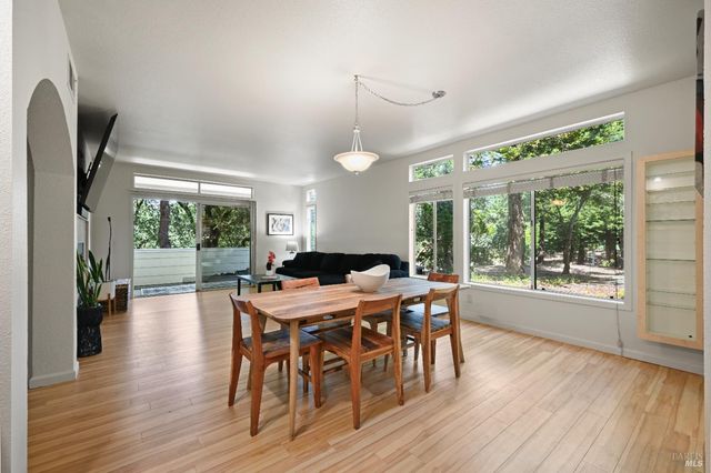 2111 Stonefield Ln, Santa Rosa, CA 95403