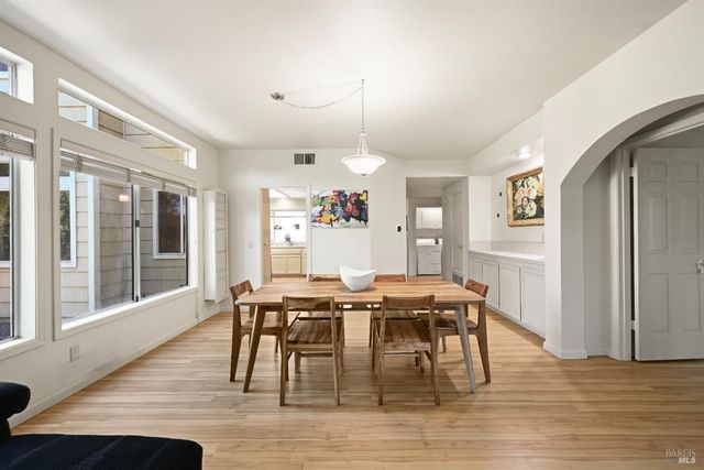 2111 Stonefield Ln, Santa Rosa, CA 95403