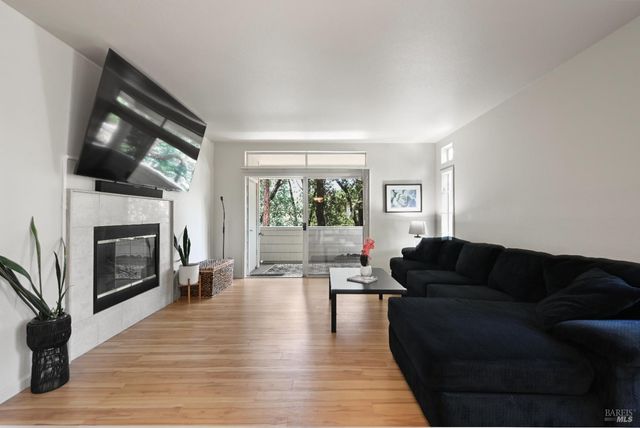 2111 Stonefield Ln, Santa Rosa, CA 95403