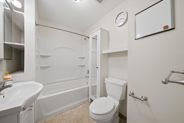 2240 Highland Avenue, Berwyn, IL 60402
