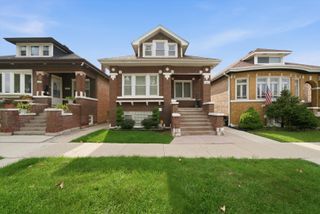 2240 Highland Avenue, Berwyn, IL 60402
