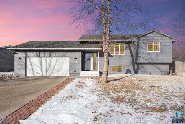 110 Atkins Dr Drive, Tea, SD 57064