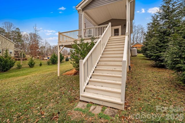 57 Parrot Road, Candler, NC 28715