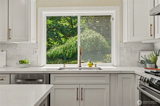 18055 NW Varese Court, Issaquah, WA 98027