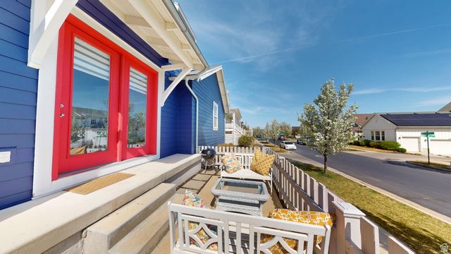 10622 S BEACH COMBER WAY, South Jordan, UT 84009
