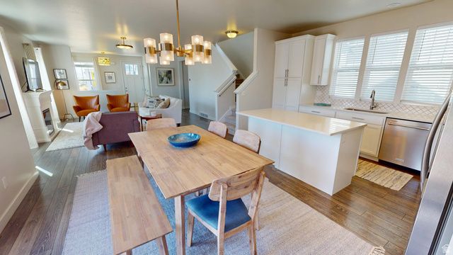 10622 S BEACH COMBER WAY, South Jordan, UT 84009