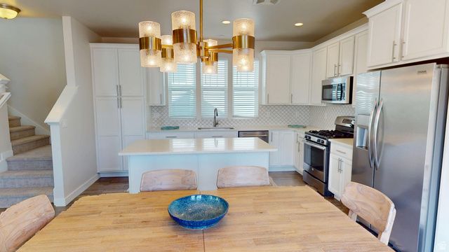 10622 S BEACH COMBER WAY, South Jordan, UT 84009