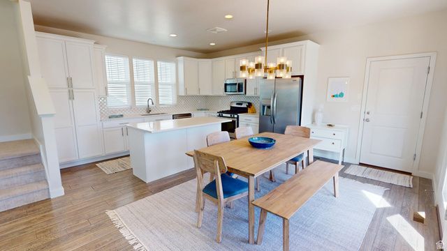10622 S BEACH COMBER WAY, South Jordan, UT 84009