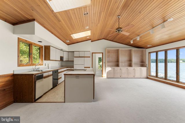 975 WILTON CREEK RD, Hartfield, VA 23071