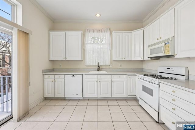 109 Four Seasons Drive 109, Wayne, NJ 07470