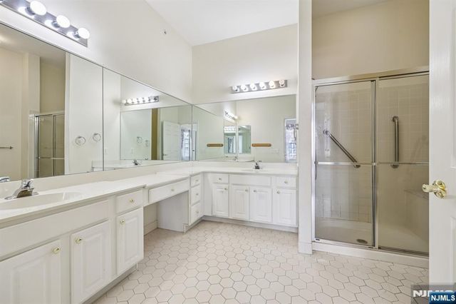 109 Four Seasons Drive 109, Wayne, NJ 07470