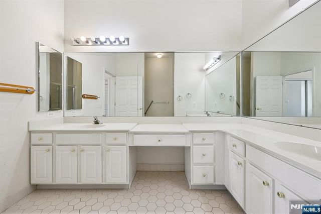 109 Four Seasons Drive 109, Wayne, NJ 07470