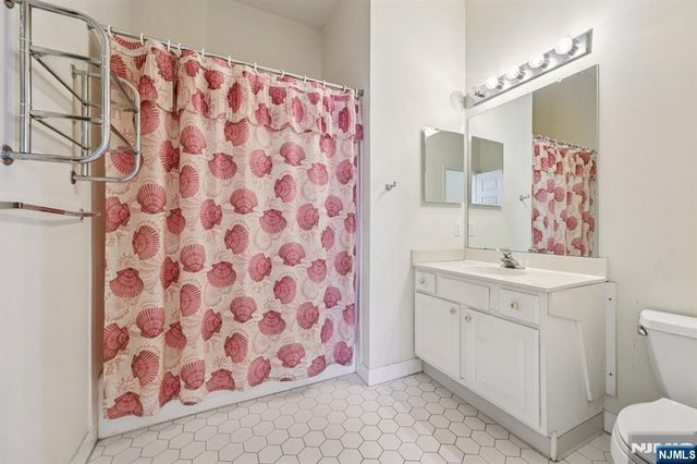 109 Four Seasons Drive 109, Wayne, NJ 07470