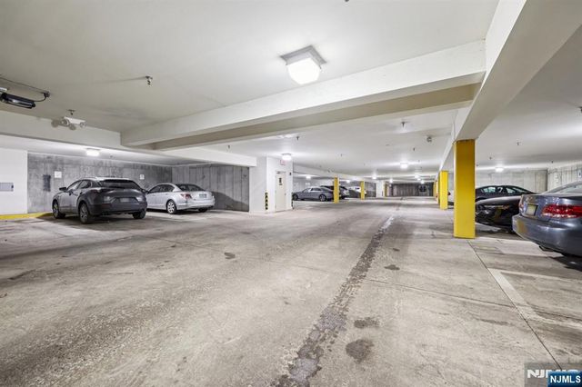 109 Four Seasons Drive 109, Wayne, NJ 07470