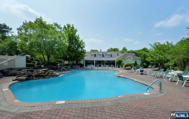 109 Four Seasons Drive 109, Wayne, NJ 07470