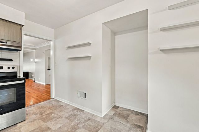 10521 Lavergne Avenue, Oak Lawn, IL 60453